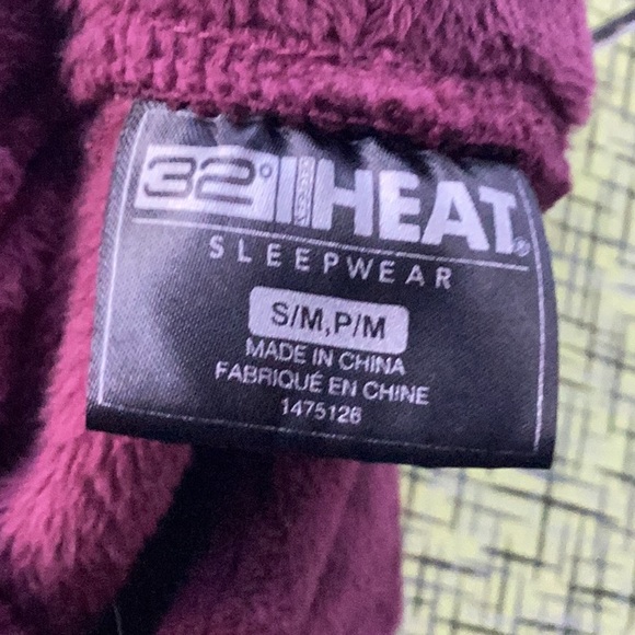 Burgundy 32 degree sleepwear full body fuzzy hoodie size S/M - Picture 7 of 7